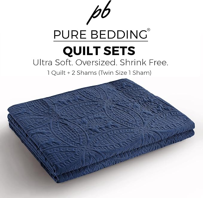Pure Bedding Quilt Set Full/Queen Size Navy - Oversized Bedspread - Soft Microfiber Lightweight Coverlet for All Season - 3 Piece Includes 1 Quilt and 2 Shams, Geometric Pattern