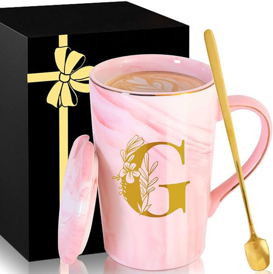 MNZZ Personalized Ceramic Coffee Mug with Lid, 14 oz, Pink, Letter G, Marble Finish, Gold Detailing, Reusable, Dishwasher Safe, Perfect for Hot Drinks, Home, Birthday Gifts