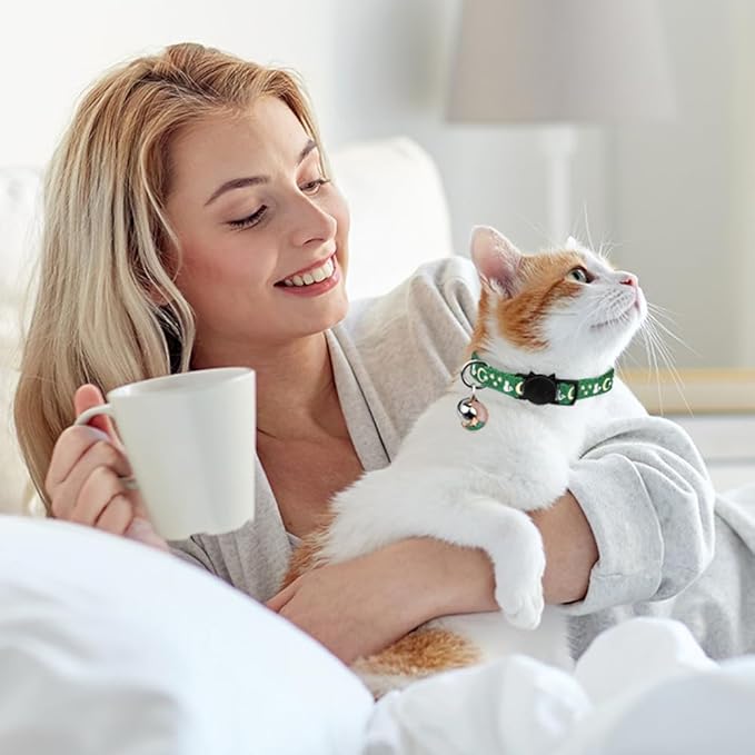 Baeuppit 2PCS Breakaway Cat Collars with Bell Cute Kitty Glow in The Dark Adjustable Kitten Collars(Deep Green&Black)