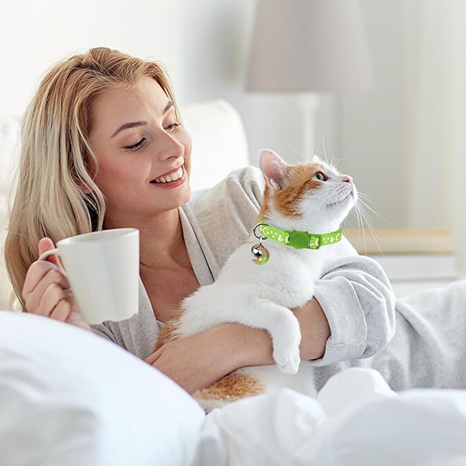 2PCS Breakaway Cat Collars with Bell Cute Kitty Glow in The Dark Adjustable Kitten Collars 6.9-10.7 Inch(Green&Black)